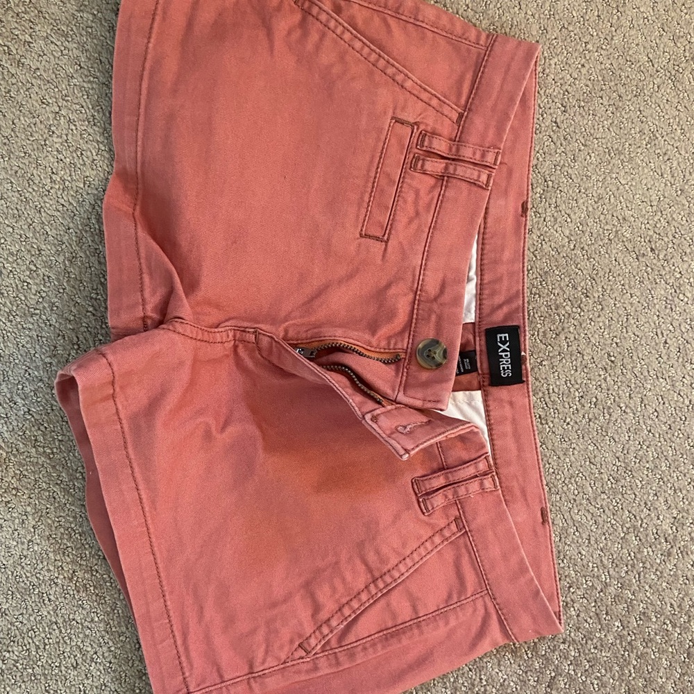 Salmon short shorts
